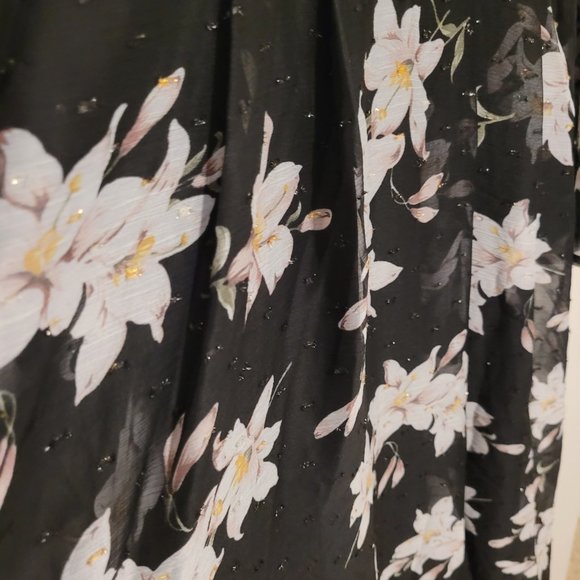 Chic Black Floral Maxi Dress - Picture 5 of 5